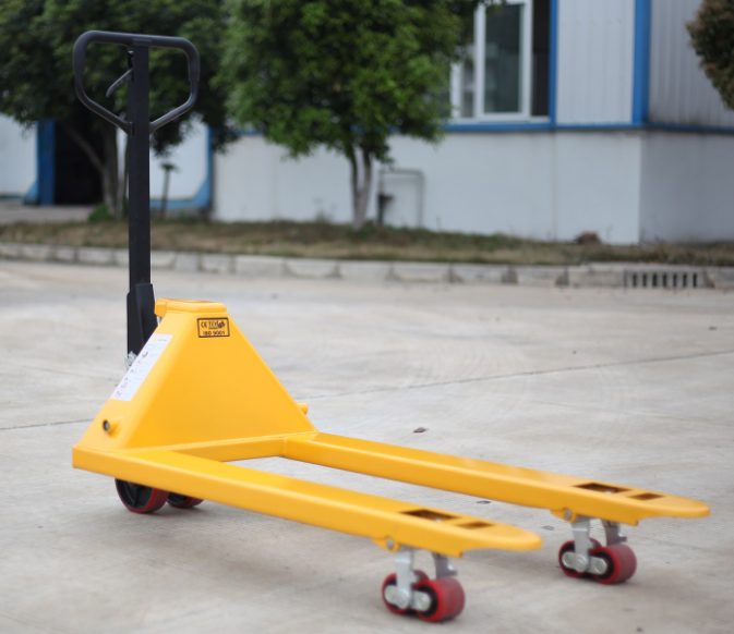 石家莊小區(qū)封控，手動叉車搬運生活用品緩解壓力